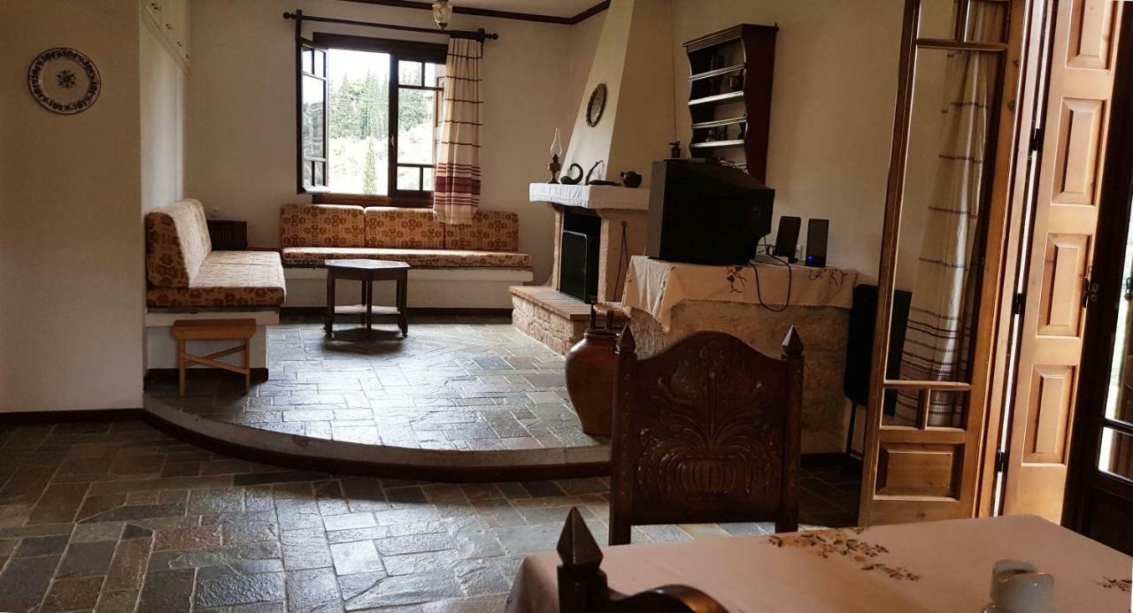Ample Modern Country Home Nea Epidavros Buitenkant foto
