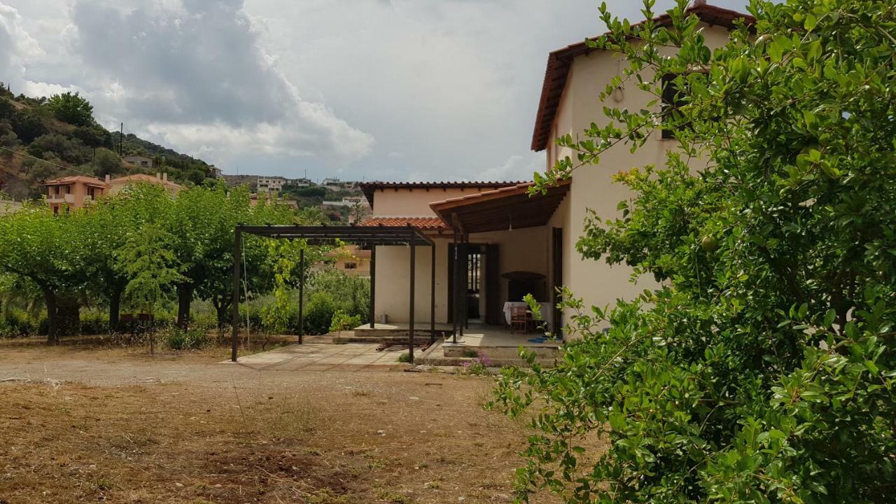 Ample Modern Country Home Nea Epidavros Buitenkant foto